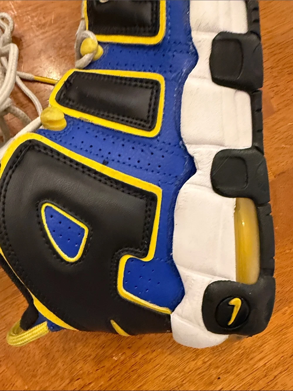 Nike Air More Uptempo Peace Love Basketball DC7300-400 Boys Size 7Y